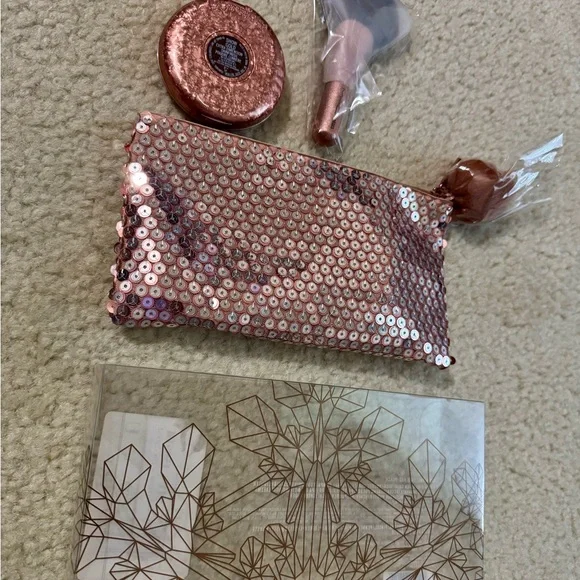 MAC COSMETICS EXTRA DIMENSION SHOW GOLD /Rose Gold Makeup Set with brush - Picture 5 of 7